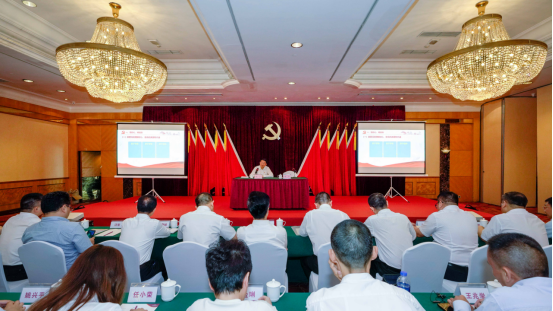 兴发游戏xf集团任丁书记带头讲授“不忘初心、服膺使命”主题教育专题党课