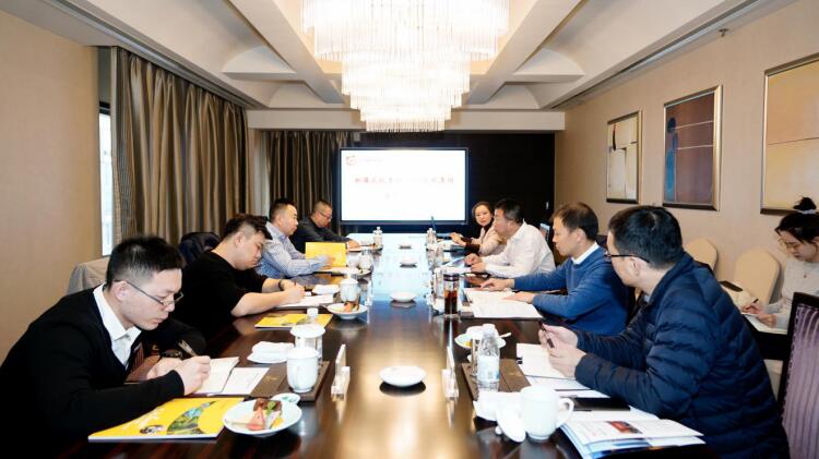 新疆兴发游戏xf集团总经理王宏江来访互换