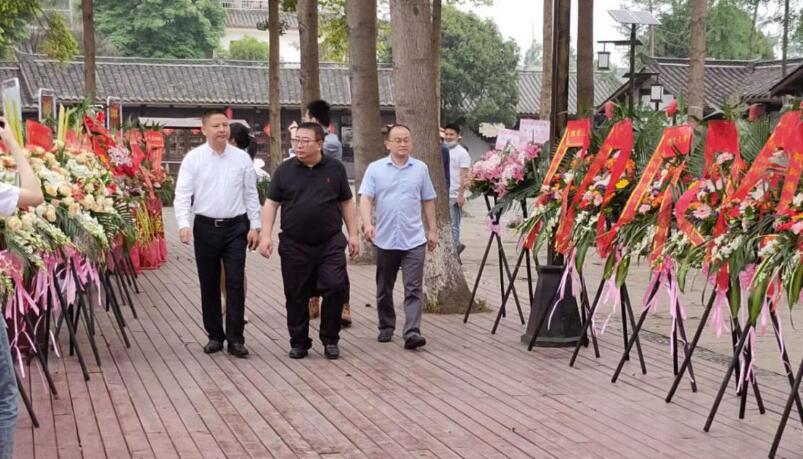 兴发游戏xf集团辅导出席战旗禧宴酒楼开业典礼