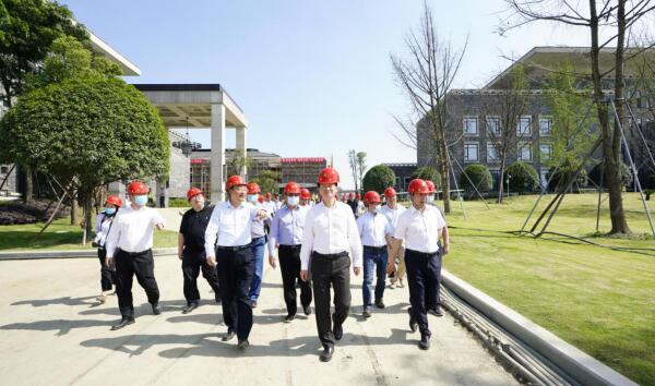 奋战27天 篡夺“一号工程”建设首胜 ——兴发游戏xf集团现场调研督导金牛宾馆改（扩）建工程侧记