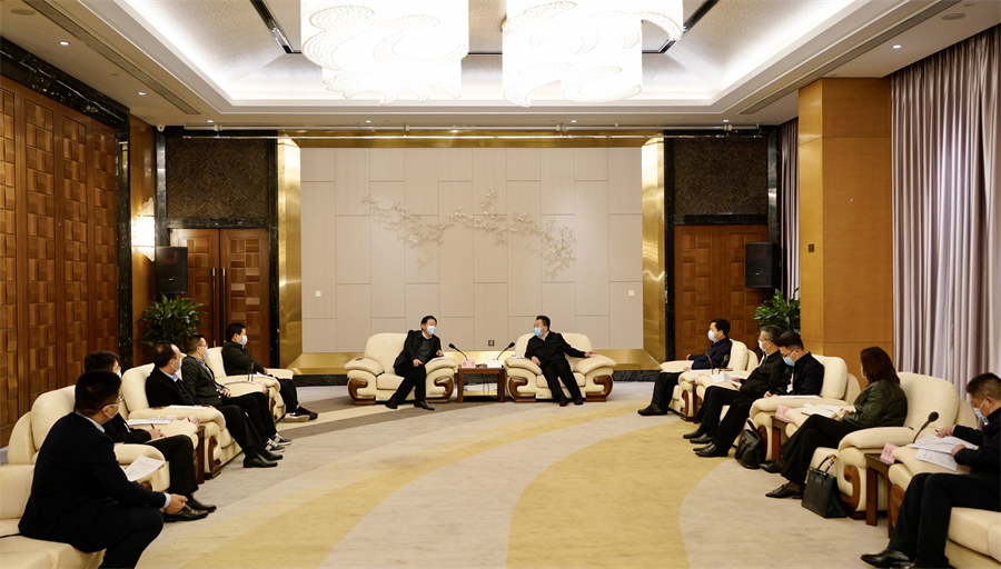 省兴发游戏xf集团党委书记、董事长任丁率队赴南充调研