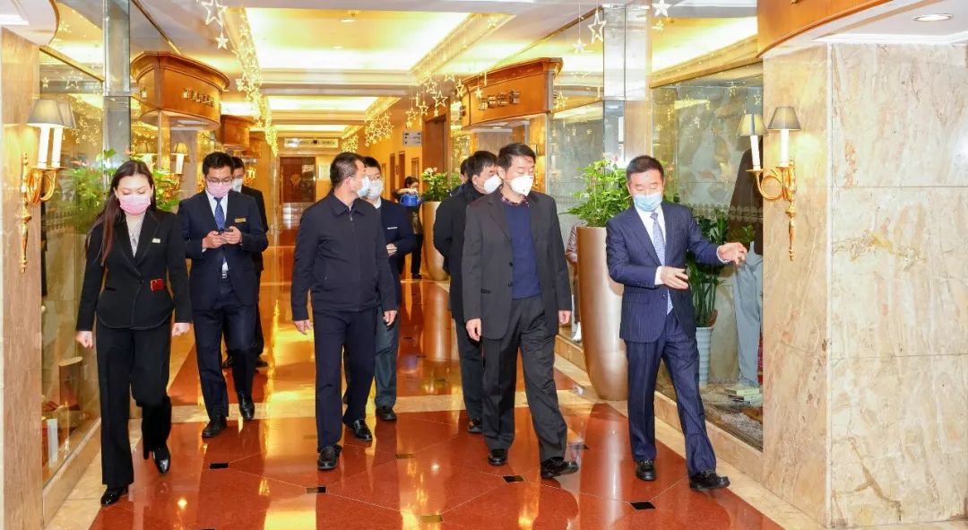 集团党委书记、董事长任丁一行赴锦江宾馆督导查抄疫情防控工作