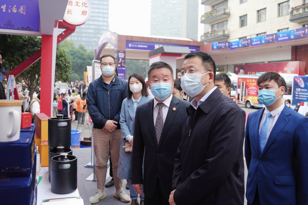 兴发游戏xf集团辅导赴2022锦江宾馆酒类商务洽谈会现场查抄领导工作