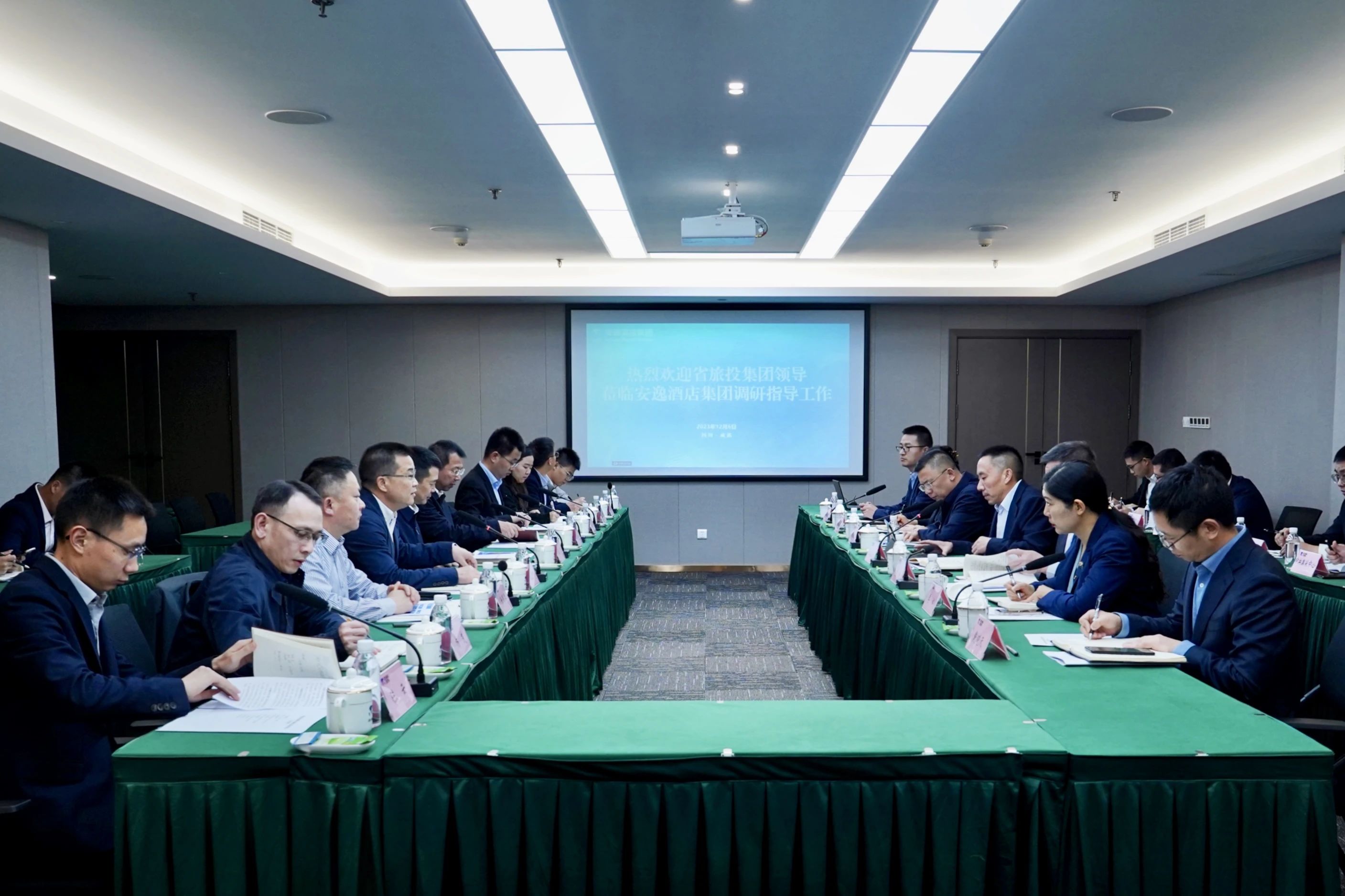 省兴发游戏xf集团党委书记、董事长游勇率队赴二级子公司调研