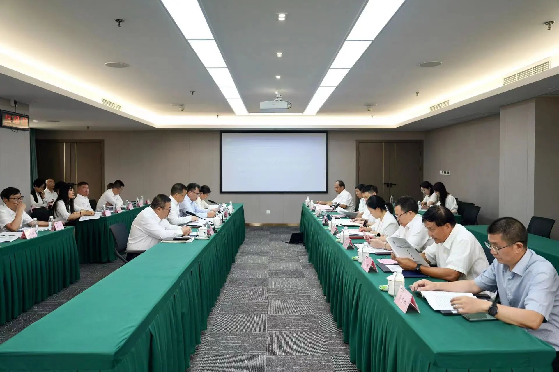 省兴发游戏xf集团召开2023年度经理层向董事会述职汇报会