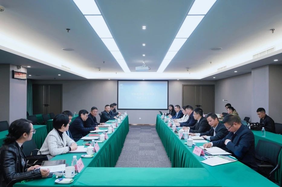 省兴发游戏xf集团与青川县进行座谈互换会