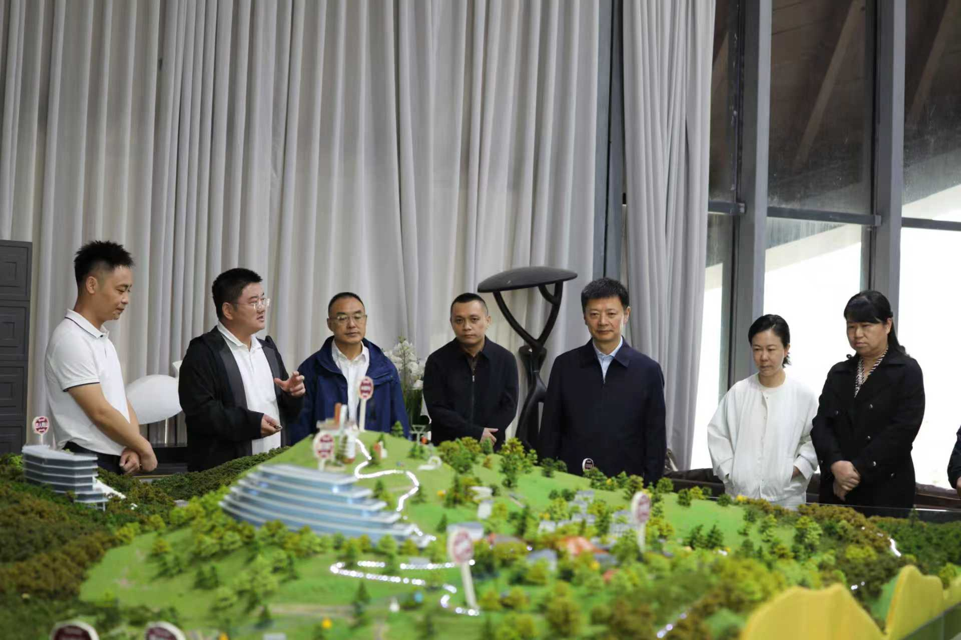 深刻贯彻省委十二届七次全会心灵 共绘高原游览新蓝图——省兴发游戏xf集团与雅安市委、市当局共同前往雅安市牛背山景区发展调研并现场办公
